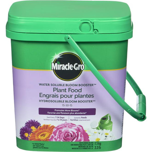 Miracle Gro Water Soluble Bloom Booster Plant Food 15-30-15 Lawn and Garden Miracle Gro 