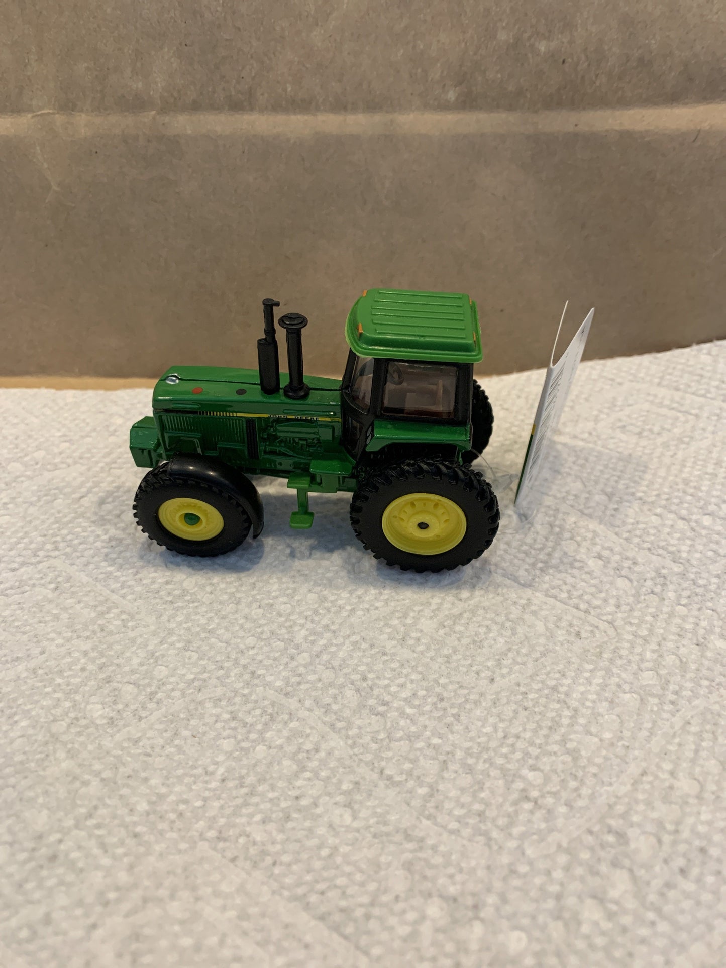 1:64 John Deere Tractor KB Depot Express 